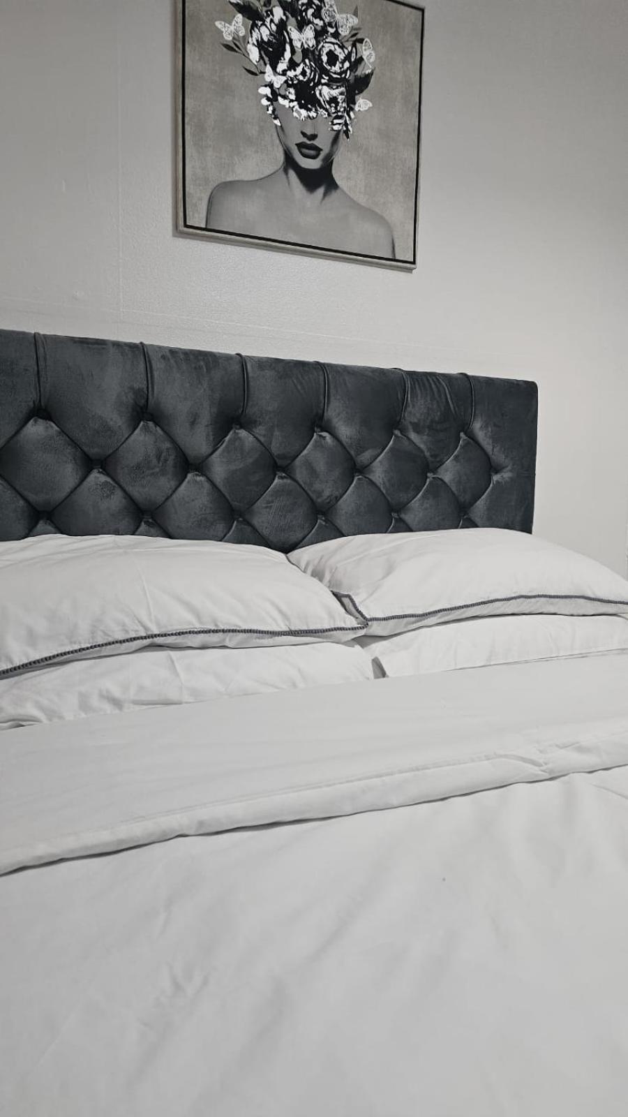 The Saxon Rooms バーキング 部屋 写真